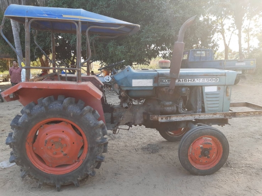 รถไถไทยซัน25แรงรถใช้ใด้ปกติสนใจสอบถามมาคับส่งใด้