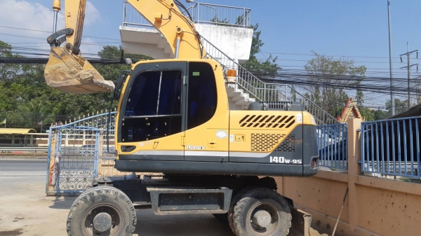ขายรถแบคโฮล้อยาง HYUNDAI R140 W สวยเอกสารทะเบียน