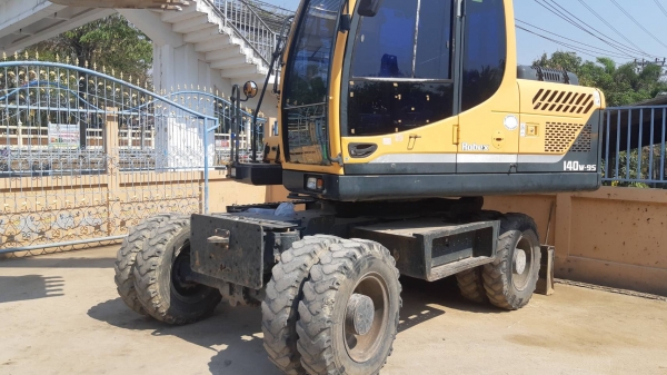 ขายรถแบคโฮล้อยาง HYUNDAI R140 W สวยเอกสารทะเบียน
