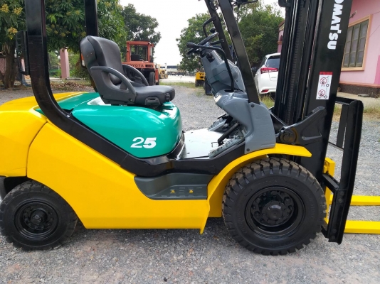 ขายรถยก KOMATSU FD25-16 เครื่องดีเซล 4D94E เสาสูง 3 เมตร ยกได้ 2.5 ตัน เกียร์ออโต้ รถนอกนำเข้า ติดต่อ 063-5628992