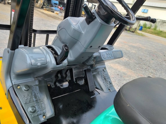 ขายรถยก KOMATSU FD25-16 เครื่องดีเซล 4D94E เสาสูง 3 เมตร ยกได้ 2.5 ตัน เกียร์ออโต้ รถนอกนำเข้า ติดต่อ 063-5628992