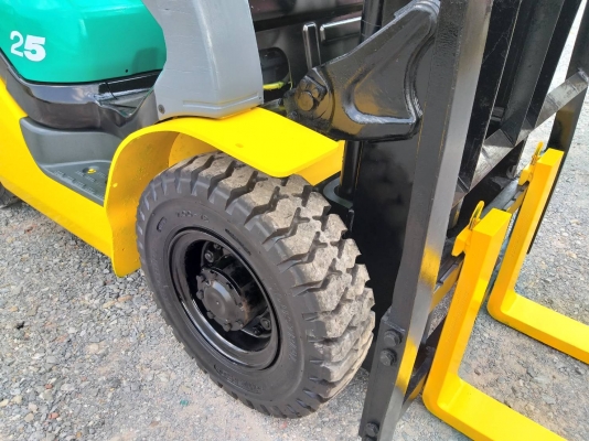 ขายรถยก KOMATSU FD25-16 เครื่องดีเซล 4D94E เสาสูง 3 เมตร ยกได้ 2.5 ตัน เกียร์ออโต้ รถนอกนำเข้า ติดต่อ 063-5628992