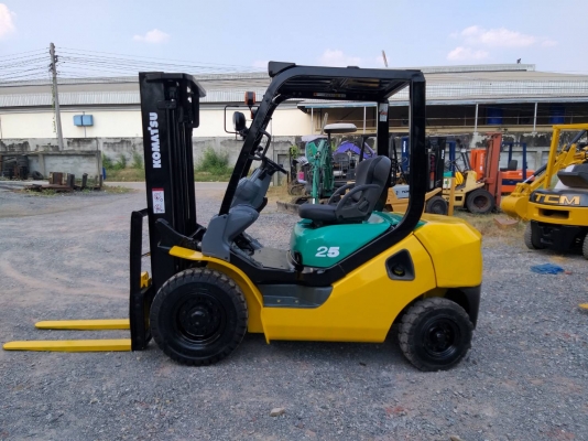 ขายรถยก KOMATSU FD25-16 เครื่องดีเซล 4D94E เสาสูง 3 เมตร ยกได้ 2.5 ตัน เกียร์ออโต้ รถนอกนำเข้า ติดต่อ 063-5628992