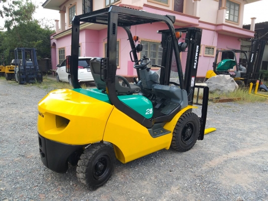 ขายรถยก KOMATSU FD25-16 เครื่องดีเซล 4D94E เสาสูง 3 เมตร ยกได้ 2.5 ตัน เกียร์ออโต้ รถนอกนำเข้า ติดต่อ 063-5628992
