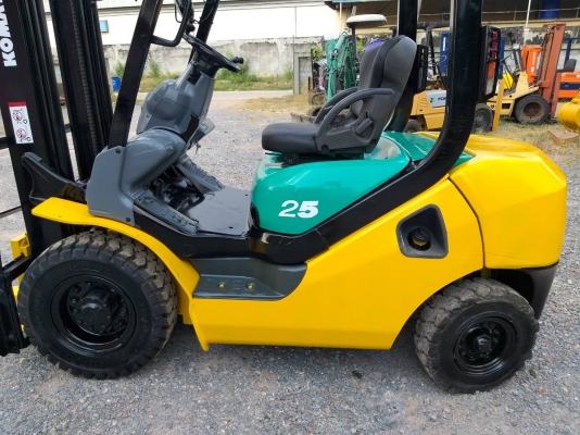 ขายรถยก KOMATSU FD25-16 เครื่องดีเซล 4D94E เสาสูง 3 เมตร ยกได้ 2.5 ตัน เกียร์ออโต้ รถนอกนำเข้า ติดต่อ 063-5628992