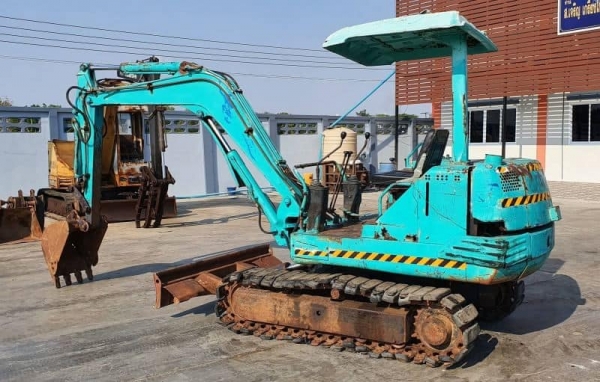 ขายด่วน175,000รถแบคโฮโกเบโกSK032รุ่นยอดนิยมเทียบเท่าPC35เครื่อง3TN84เทอรโบ้เครื่องดีปั่มแรงรถนอกเพิ่งนำเข้ามาใหม่ยังไม่เคยใช้งานในเมืองไทยเลย พร้อมลายหัวกะแทกเครื่องดีปั้มเเรงแทคเหล็กหูมยางรถพร้อมใช้บูมอาร์มสวยช่างล่างดีรถสวยเร็วแรงไม่โหลดพร้อมใช้เดิมๆเอก