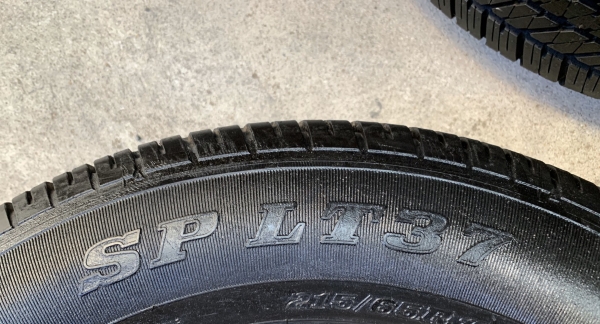 ยางน้องๆป้ายแดง 215-65-16 Dunlop ปลายปี 18 มีตุ่มทุกเส้น ใช้งานได้ยาวๆ ยางน้องๆป้ายแดง 215-65-16 Dunlop ปลายปี 18 มีตุ่มทุกเส้น ใช้งานได้ยาวๆ