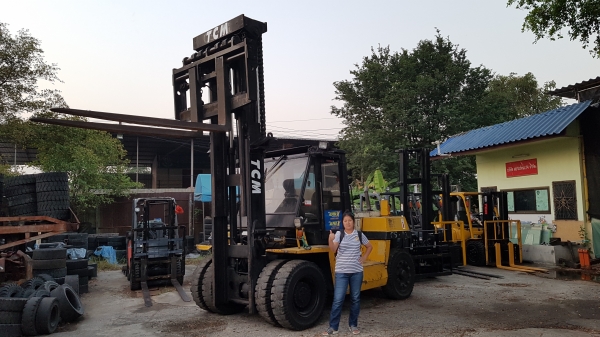 ขายรถยกโฟล์คลิฟท์ TCM ขนาด 11.5 ตัน เสาสูง 3 เมตร ติดตั้งอุปกรณ์พิเศษไซด์ชิฟ (รถนอก ) แท้ค่ะ 084-459-1695 เหมี๋ยว