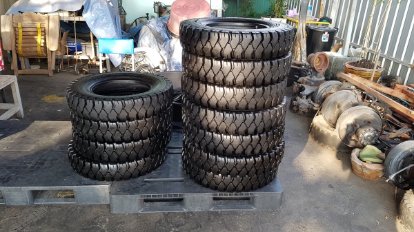 ขายยางลม รถยกโฟล์คลิฟท์ ขนาด  600-15 ,28&times;9-15 , 700-12 ,650-10,600-9 ยางญี่ปุ่น หรือ ไต้หวัน ค่ะ 0844591695 เหมี๋ยวค่ะ