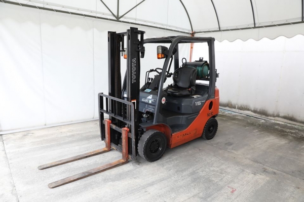 Toyota 8FGL15 ขนาดยก1.5ตัน เสายกสูง3เมตร เครื่องยนต์เบนซิล+แก๊สLPGจากโรงงานญี่ปุ่น