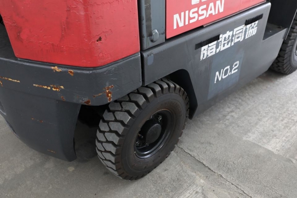 ขายถูกมาก Nissan J01 ขนาดยก1.5ตัน เสายกสูง3เมตร เครื่องยนต์เบนซิล เครื่องแน่น พร้อมใช้งาน