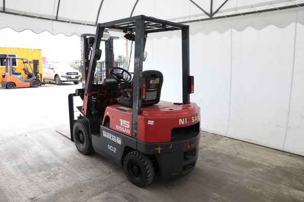 ขายถูกมาก Nissan J01 ขนาดยก1.5ตัน เสายกสูง3เมตร เครื่องยนต์เบนซิล เครื่องแน่น พร้อมใช้งาน