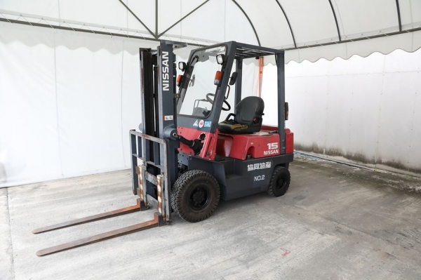 ขายถูกมาก Nissan J01 ขนาดยก1.5ตัน เสายกสูง3เมตร เครื่องยนต์เบนซิล เครื่องแน่น พร้อมใช้งาน