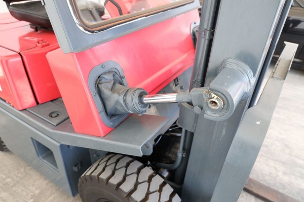 ขายถูกมาก Nissan H01 เกียร์ออโต้ ขนาดยก 1.5ตัน เสายกสูง3เมตร เครื่องยนต์เบนซิน