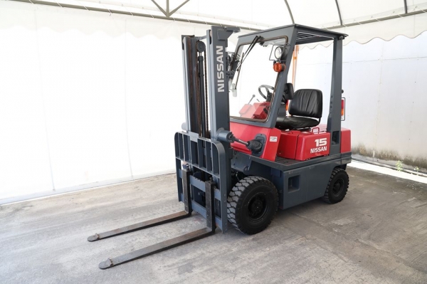 ขายถูกมาก Nissan H01 เกียร์ออโต้ ขนาดยก 1.5ตัน เสายกสูง3เมตร เครื่องยนต์เบนซิน