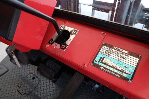 ขายถูกมาก Nissan H01 เกียร์ออโต้ ขนาดยก 1.5ตัน เสายกสูง3เมตร เครื่องยนต์เบนซิน