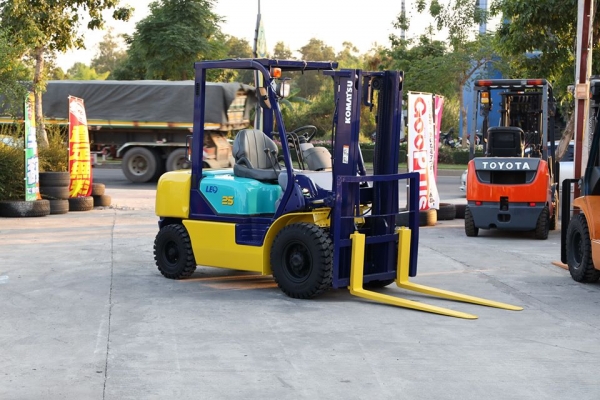 Komatsu FG25C-12 ขนาดยก2.5ตัน เสายกสูง3เมตร เครื่องยนต์เบนซิน ไม่เคยใช้งานในไทย