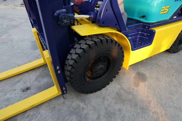Komatsu FG25C-12 ขนาดยก2.5ตัน เสายกสูง3เมตร เครื่องยนต์เบนซิน ไม่เคยใช้งานในไทย