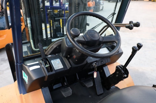 เสายกสูงพิเศษ Toyota 7FD20 เสายกสูง5.5เมตร ขนาดยก2ตัน เครื่องยนต์ดีเซล