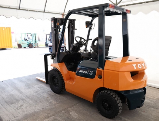 Toyota 7FD20 ขนาดยก2ตัน เสายกสูง3เมตร เครื่องยนต์ดีเซล สวย แห้ง เดิมจากญี่ปุ่น Toyota 7FD20 ขนาดยก2ตัน เสายกสูง3เมตร เครื่องยนต์ดีเซล สวย แห้ง เดิมจากญี่ปุ่น