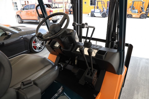 Toyota 7FD20 ขนาดยก2ตัน เสายกสูง3เมตร เครื่องยนต์ดีเซล สวย แห้ง เดิมจากญี่ปุ่น Toyota 7FD20 ขนาดยก2ตัน เสายกสูง3เมตร เครื่องยนต์ดีเซล สวย แห้ง เดิมจากญี่ปุ่น