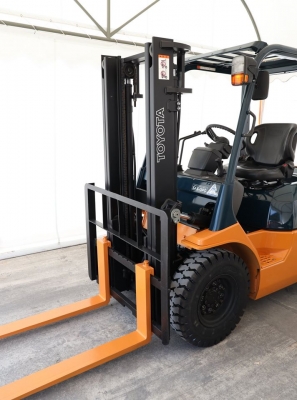 Toyota 7FD20 ขนาดยก2ตัน เสายกสูง3เมตร เครื่องยนต์ดีเซล สวย แห้ง เดิมจากญี่ปุ่น Toyota 7FD20 ขนาดยก2ตัน เสายกสูง3เมตร เครื่องยนต์ดีเซล สวย แห้ง เดิมจากญี่ปุ่น