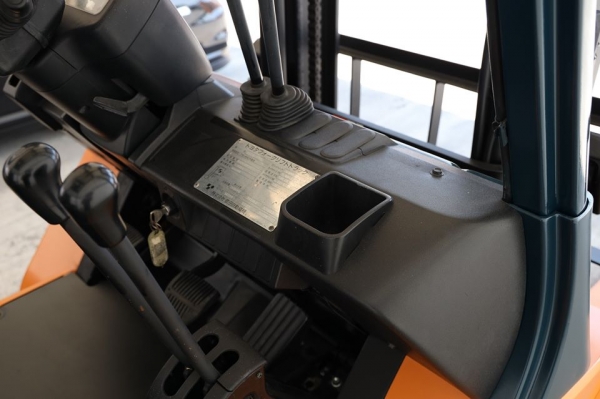 Toyota 7FD20 ขนาดยก2ตัน เสายกสูง3เมตร เครื่องยนต์ดีเซล สวย แห้ง เดิมจากญี่ปุ่น Toyota 7FD20 ขนาดยก2ตัน เสายกสูง3เมตร เครื่องยนต์ดีเซล สวย แห้ง เดิมจากญี่ปุ่น