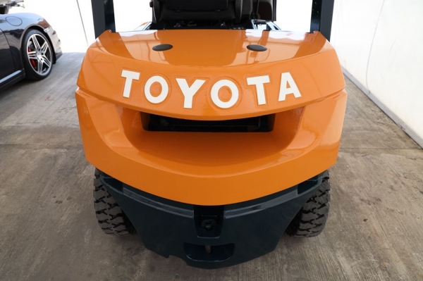 Toyota 7FD20 ขนาดยก2ตัน เสายกสูง3เมตร เครื่องยนต์ดีเซล สวย แห้ง เดิมจากญี่ปุ่น Toyota 7FD20 ขนาดยก2ตัน เสายกสูง3เมตร เครื่องยนต์ดีเซล สวย แห้ง เดิมจากญี่ปุ่น