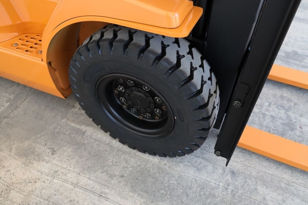 Toyota 7FD20 ขนาดยก2ตัน เสายกสูง3เมตร เครื่องยนต์ดีเซล สวย แห้ง เดิมจากญี่ปุ่น Toyota 7FD20 ขนาดยก2ตัน เสายกสูง3เมตร เครื่องยนต์ดีเซล สวย แห้ง เดิมจากญี่ปุ่น