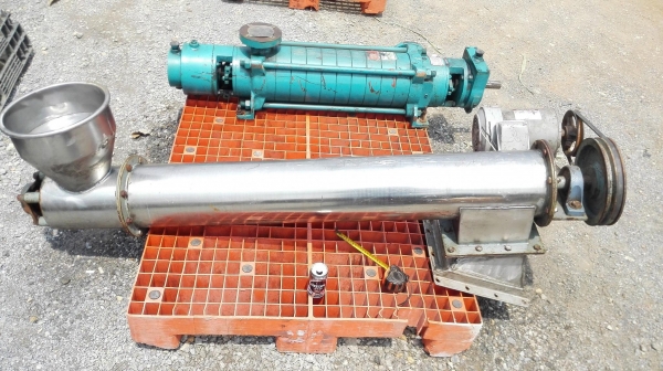 สกรูลำเลียงวัตถุดิบแบบสเตนเลส ห้องกลมยาว 120 cm ใบสกรูสเตนเลส 8&rdquo; ปากท่อ เข้า-ออก 10&rdquo; มอเตอร์ Mitsubishi 2 HP 380V งานสเตนเลสสภาพสวยพร้อมใช้