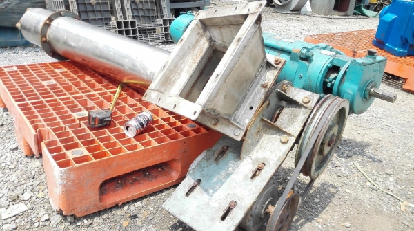 สกรูลำเลียงวัตถุดิบแบบสเตนเลส ห้องกลมยาว 120 cm ใบสกรูสเตนเลส 8” ปากท่อ เข้า-ออก 10” มอเตอร์ Mitsubishi 2 HP 380V งานสเตนเลสสภาพสวยพร้อมใช้ สกรูลำเลียงวัตถุดิบแบบสเตนเลส ห้องกลมยาว 120 cm ใบสกรูสเตนเลส 8” ปากท่อ เข้า-ออก 10” มอเตอร์ Mitsubishi 2 HP 380V งานสเตนเลสสภาพสวยพร้อมใช้