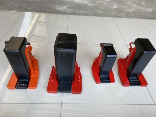 ขายด่วนแบ่งกันใช้ เต่าย้ายเครื่องจักร และแม่แรงขึ้นข้าง สภาพ90\%