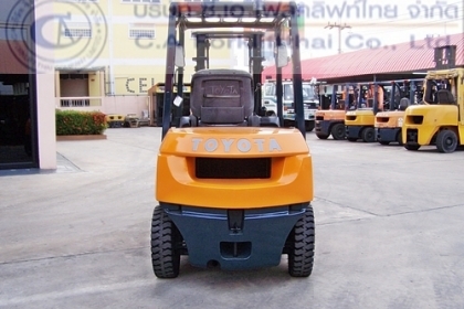 ขาย รถโฟล์คลิฟท์ TOYOTA รุ่น 7-FGL20