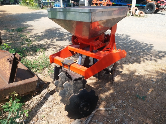 เครื่องพรวนดินใส่ปุ๋ยอ้อย