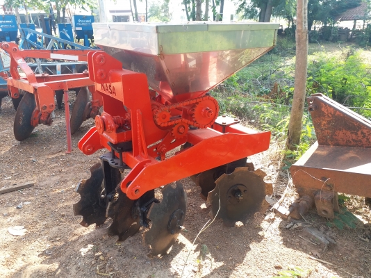 เครื่องพรวนดินใส่ปุ๋ยอ้อย