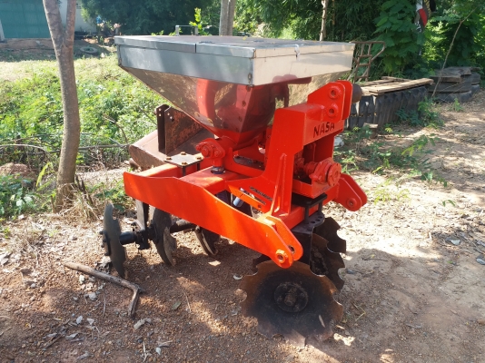 เครื่องพรวนดินใส่ปุ๋ยอ้อย