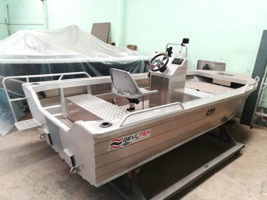 เรืออลูมิเนียม Revotex 435