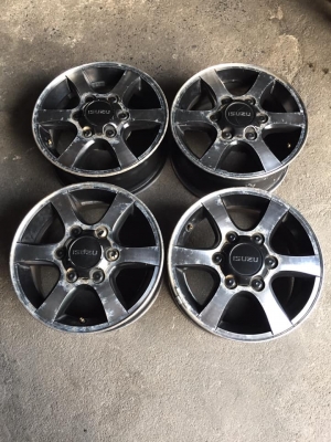 ขายล้ออีซูซุ ขอบ15 ทำสีดำปัดหน้าเงา มีลอยตามใช้งาน โทร0879050181.จัดส่งได้ทั่วไทย