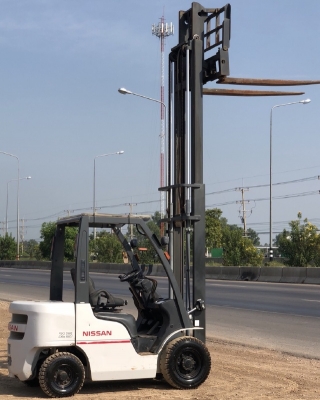 ขายรถยกดีเซล NISSAN 2.5 ตัน ปี 2013 นำเข้าเองจากญี่ปุ่น สภาพสวยพร้อมใช้ มีVDOการทำงานครับ