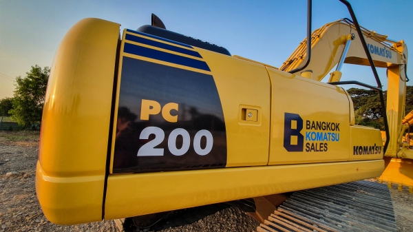 ขายรถขุดมือสอง KOMATSU PC200-8M0 ใช้งาน 4 พันชั่วโมง (ระยะประกัน PM ถึง 7 พันชั่วโมง)