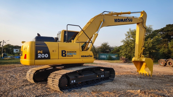ขายรถขุดมือสอง KOMATSU PC200-8M0 ใช้งาน 4 พันชั่วโมง (ระยะประกัน PM ถึง 7 พันชั่วโมง)