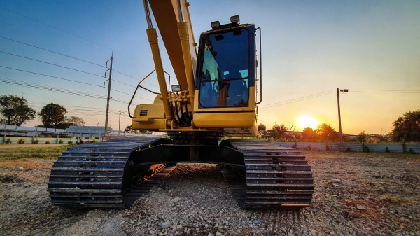 ขายรถขุดมือสอง KOMATSU PC200-8M0 ใช้งาน 4 พันชั่วโมง (ระยะประกัน PM ถึง 7 พันชั่วโมง)