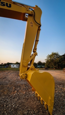 ขายรถขุดมือสอง KOMATSU PC200-8M0 ใช้งาน 4 พันชั่วโมง (ระยะประกัน PM ถึง 7 พันชั่วโมง)