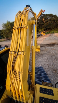 ขายรถขุดมือสอง KOMATSU PC200-8M0 ใช้งาน 4 พันชั่วโมง (ระยะประกัน PM ถึง 7 พันชั่วโมง)