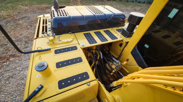 ขายรถขุดมือสอง KOMATSU PC200-8M0 ใช้งาน 4 พันชั่วโมง (ระยะประกัน PM ถึง 7 พันชั่วโมง)