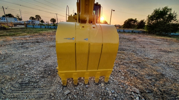 ขายรถขุดมือสอง KOMATSU PC200-8M0 ใช้งาน 4 พันชั่วโมง (ระยะประกัน PM ถึง 7 พันชั่วโมง)