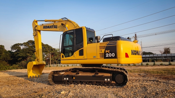 ขายรถขุดมือสอง KOMATSU PC200-8M0 ใช้งาน 4 พันชั่วโมง (ระยะประกัน PM ถึง 7 พันชั่วโมง)