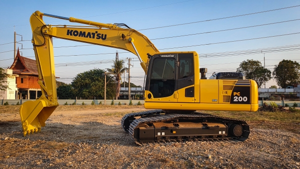 ขายรถขุดมือสอง KOMATSU PC200-8M0 ใช้งาน 4 พันชั่วโมง (ระยะประกัน PM ถึง 7 พันชั่วโมง)