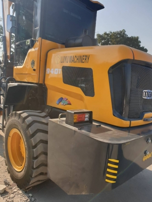 รถตักล้อยาง