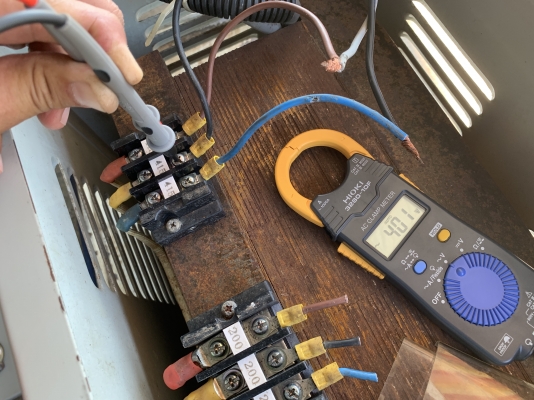 ขายหม้อแปลงไฟฟ้าคุมเครื่องจักร เข้า 380V ออก 200V ขนาด 20KVA ตัวใหญ่ มีจุดแยกต่อ 2สาย 110V ได้ครับ สภาพสวย พร้อมใช้งาน